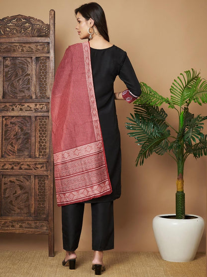 Women Printed Straight Kurta pant & Dupatta Set